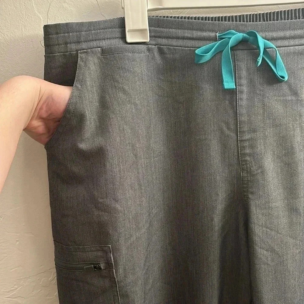 FIGS Yola Skinny Scrubs in Graphite - Picture 5 of 8